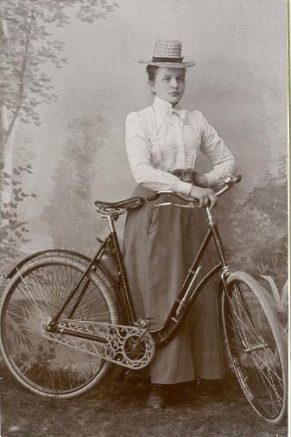 Woman with her bicycle c.1910 Annie Londonderry, Poster Grafico, Kickass Women, Bicycles For Sale, Velo Vintage, Female Cyclist, New Bicycle, Bike Poster, Londonderry