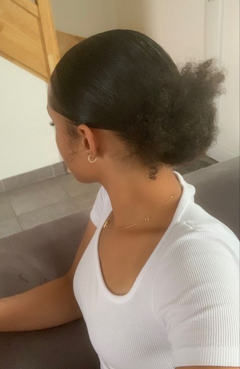 Slick Bun, Natural Hair Bun Styles, Mixed Curly Hair, Quick Natural Hair Styles, Slick Back, Curly Hair Styles Easy, Pretty Braided Hairstyles, Hairdos For Curly Hair, Natural Curls Hairstyles