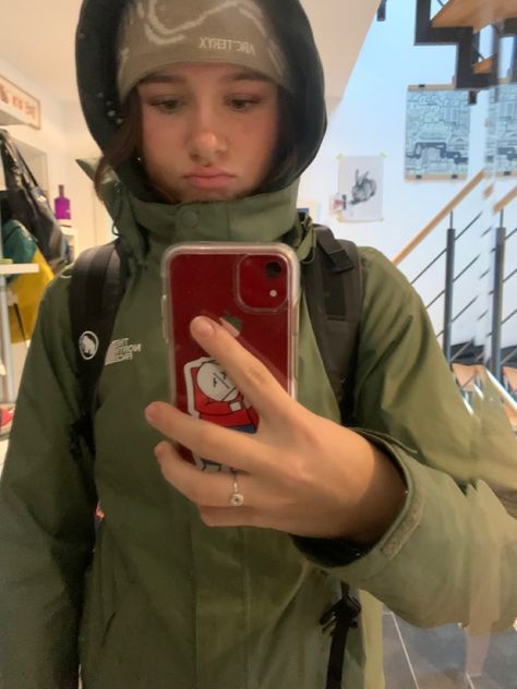 Arcteryx Beanie, Beanie Outfit, Snow Outfit, Winter Fit, Snowboarding Outfit, Simple Fits, Granola Girl, Winter Fits, Cool Fits