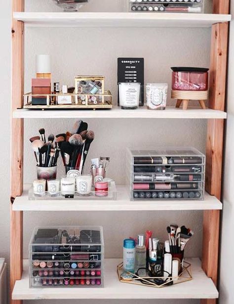 How To Organize Makeup Storage Design Ideas, Bath Skincare, Fridge Essentials, Rangement Makeup, Makeup Shelves, Skincare Fridge, Makeup Storage Organization, Makeup Organization Vanity, Makeup Room Decor