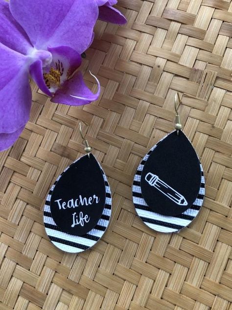 These teacher life earrings are the perfect gift for your favorite hard-working teacher! Show them some love and appreciation with a hand-crafted pair of leather earrings! This set is a two-layer piece mixing both faux suede and leather, accompanied with vinyl teacher visuals. Leather Cricut, Leather Earring Ideas, Faux Earrings, Open Business, Cricut Jewelry, Teacher Appreciation Gift Ideas, Cricut Earrings, Class Gifts, Silhouette Earring