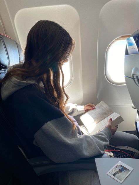 airport girl, reading, books, reading on a plane, mysterious airport girl, read, emily henry, vacation, summer reading, aesthetic reading, reading aesthetic Reading On A Plane, Airport Girl, Summer Reading Aesthetic, Airport Reading, Lynn Painter, Aesthetic Reading, Airport Aesthetic, Emily Henry, Reading Aesthetic