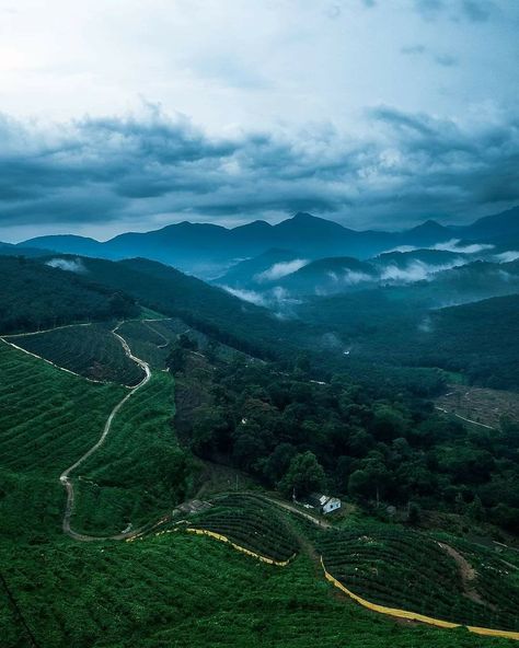 Idukki Photography, Awesome Nature, Village Photography, Kerala Tourism, Flyer And Poster Design, Natural Scenery, Beach Tops, Nature Images, Top View