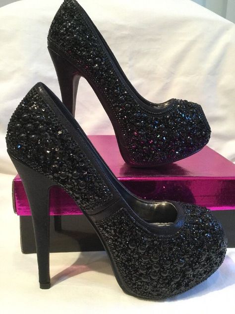 These are beautiful black peep toe platform sequin glittery sparkly high heels they are a UK size 5 EUR size 38. They are brand new and come in the original box with a spare pair of replacement heels. Please look at my other items as I have many branded items for sale. I shall send the item out the day after receiving the payment excluding Sunday's and Bank Holidays, which will be by Royal Mail 2nd class signed for. I will obtain a receipt for all products sent. I can discount on postage for mul Black Glittery Heels, Gothic Heels, High Platform Heels, Black Sparkly Heels, Glittery Shoes, Sparkly High Heels, Quince Stuff, Graduation Look, Branded Items