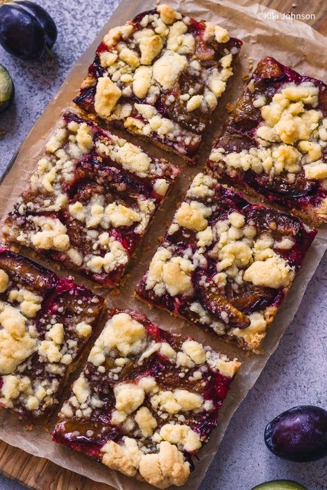 A traditional German plum cake recipe topped with crunchy streusel on simple shortcrust pastry! Zwetschgendatschi is classic German baking at its best! German Plum Cake With Streusel, Recipe With Plums, German Plum Cake Recipe, Recipes With Plums, Plum Dessert Recipes, Plums Recipes, German Plum Cake, Plum Cake Recipe, Plum Dessert