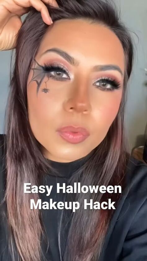 Spider Web Under Eye Makeup, Halloween Eye Makeup Easy, Spider Web Makeup Easy, Spiderman Eye Makeup, Spiderweb Eye Makeup, Eye Makeup For Halloween, Web Eye Makeup, Spider Web Eye Makeup, Easy Halloween Eye Makeup