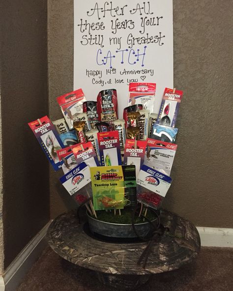 I made this for my fisherman husband today :) Gift Ideas For My Husband, Boyfriend Easter Basket, Fishing Gift Basket, Diy Fishing Gifts, Raffle Gift Basket Ideas, Valentines Day Gifts For Him Husband, Valentines Day Gift Ideas, Valentines Day Baskets, Boyfriend Gift Basket