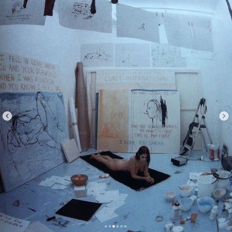 Artist Workspace, Empty Canvas, Tracey Emin, Foto Art, 인물 사진, Art Plastique, Space Art, Art Studios, Artist At Work