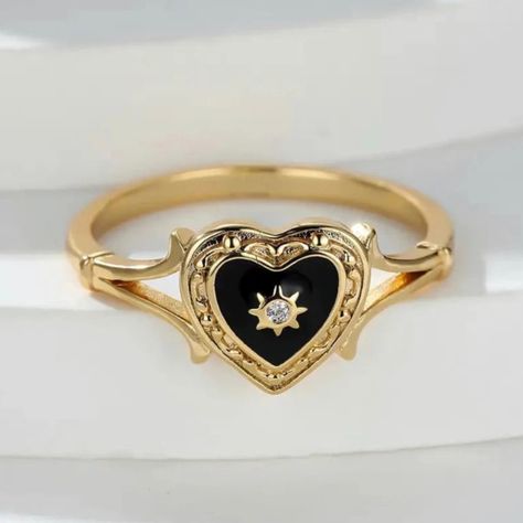 Boho Vintage Heart Ring - 14k Gold Plated - Nickle Free, Lead Free, + Hypoallergenic - Made For Comfort <3 - Available In Sizes: 6,7,8,9,10 Summer Wedding Jewelry, Heart Engagement, Gold Heart Ring, Hari Valentine, Heart Engagement Rings, Heart Shaped Rings, Jewelry Wedding Rings, Styl Boho, Enamel Ring