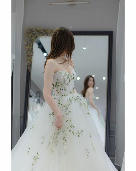 Wedding Dresses With Vines, Wedding Dress Green Embroidery, Wedding Dress With Green Accents, Wedding Dress With Vines, Wedding Dress With Green, Ferns Wedding, Charro Wedding, Korean Wedding Dress, Ugly Dresses