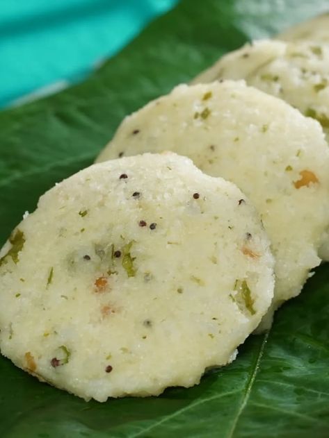 Instant Potatoes, Idli Recipe, Baking Soda Water, Recipe For Breakfast, Coconut Chutney, Indian Cooking Recipes, Indian Breakfast, Cooking Channel, Plain Yogurt