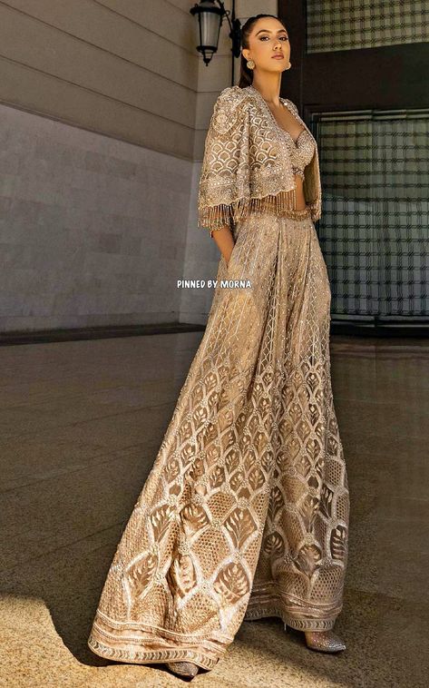 Indian Outfits Modern, Sangeet Outfit, Trendy Outfits Indian, Indian Bride Outfits, Traditional Indian Dress, Style Guru, Indian Dresses Traditional, Traditional Indian Outfits, Tarun Tahiliani