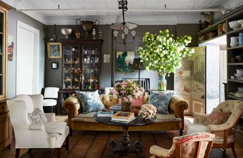 Manhattan Apartment, French Country Living Room, John Derian, Dining Room Walls, Living Room Seating, Eclectic Decor, Architectural Digest, Elle Decor, House Tours