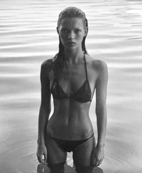 Kate Moss Body, Supermodel Body, Kate Moss 90s, Kate Moss Style, Queen Kate, Chica Cool, Mario Sorrenti, 90s Model, Model Aesthetic