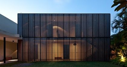 Modscape on Instagram: “Architectural appreciation // Delicate timber screens at the Gower St residence in Colombo, Sri Lanka by Kerry Hill Architects regulate…” Kerry Hill Architects, Sarah Sadeq Architects, Kerry Hill, Architect Logo, Famous Architects, Residential House, Architecture Exterior, Facade Design, Hotel Design