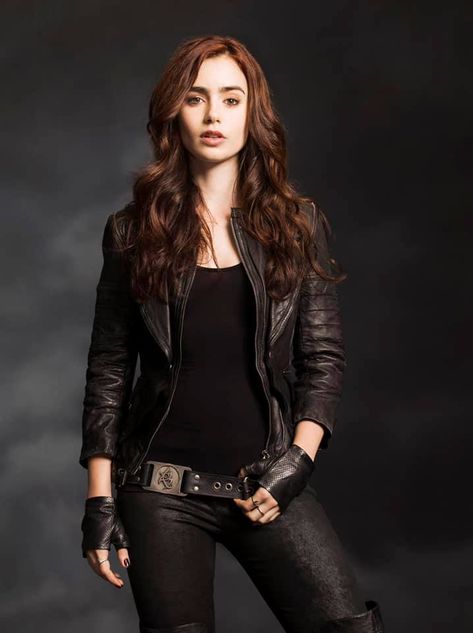 Clary Fray Outfit, Natural Beauty Women, Lily Collins Short Hair, Shadow World, Clary Y Jace, Snow White Cosplay, Character Bank, Clary Fray, Stylish Jackets