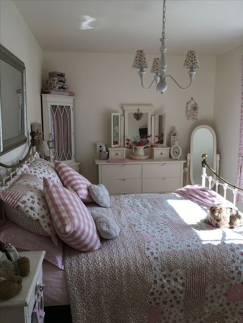 Dekorasi Kamar Tidur, Casa Vintage, Girly Room, Inspire Me Home Decor, Redecorate Bedroom, Cozy Room Decor, Aesthetic Rooms, Pretty Room, Dreamy Room