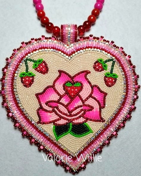 Beaded Medallion Patterns, Beaded Medallion Native American, Native Medallion, Beaded Raspberry, Medallion Beadwork, Strawberry Rose, Strawberry Roses, Seed Bead Jewelry Patterns, Rose Medallion