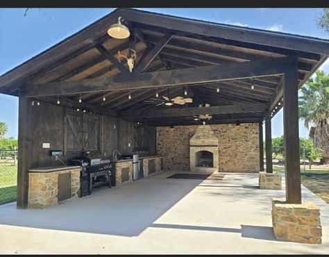 Outdoor Kitchen With Patio, Landscaping Country Home, Outside Living Room Backyards, Home Made Outdoor Kitchen, Outdoor Kitchen Pavilion Ideas, Huge Outdoor Kitchen, Outdoor Kitchen Barndominium, Partially Enclosed Patio Ideas, Outdoor Kitchen Pavillion