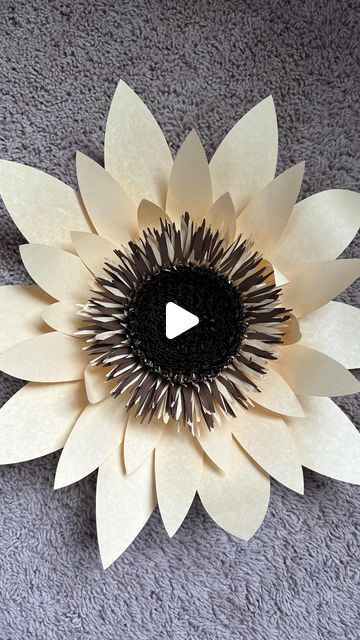 Sunflower Template, Svg Flowers, Flowers Paper, Paper Flower Template, Flower Template, Happy Tuesday, Glue Gun, Paper Template, New Video