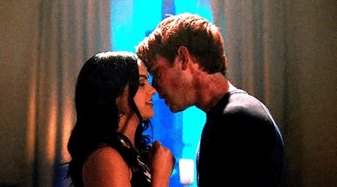 Couple Kiss In Bed, Alexandra Cabot, Harvey Kinkle, Archie And Betty, Noah Centineo, Cami Mendes, Archie Andrews, Wally West, Camila Mendes