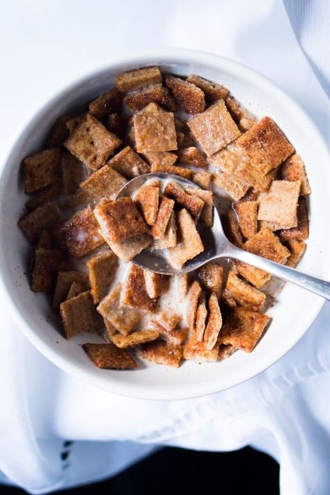 Gluten Free, Low Carb & Keto Cinnamon Toast Crunch Cereal #keto #ketobreakfast #lowcarb #cereal #glutenfree #healthyrecipes Paleo Cereal, Cinnamon Cereal, Keto Cinnamon, Sandwich Bread Recipes, Crunch Cereal, Keto Recipes Ketogenic, Diet Breakfast Recipes, Cinnamon Toast Crunch, Egg Muffins