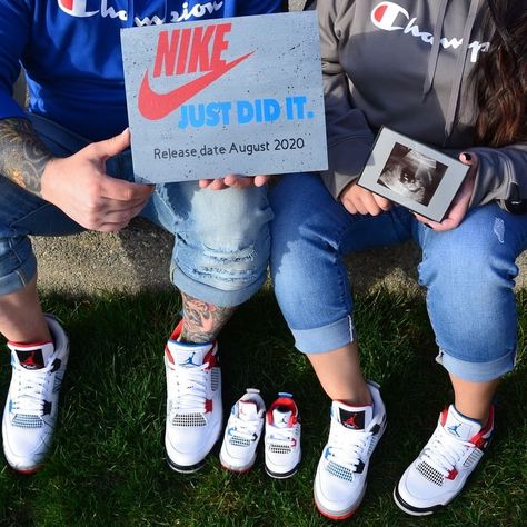 Just did it Shoe Gender Reveal Ideas, Sneaker Head Gender Reveal Ideas, Nike Gender Reveal, Sneaker Baby Announcement, Sneaker Gender Reveal Ideas, Sneaker Gender Reveal, Pregnancy Announcement Shoes, Baby Announcement Shoes, Pregancy Announcement