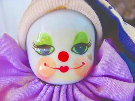 Dreamcore Playlist, Dolls From The 80s, Clowncore Aesthetic, Clown Dolls, Porcelain Clown, Clown Pics, Clown Face, Clown Doll, Clown Mask