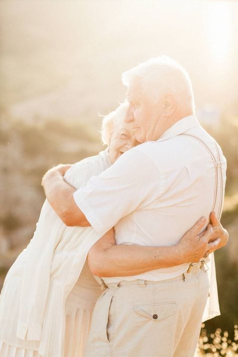 The most adorable 50th Wedding Anniversary photo shoot in the Crimea via Magnolia Rouge Elderly Photoshoot, Wedding Anniversary Photoshoot Ideas, Wedding Anniversary Photoshoot, Older Couple Poses, Older Couple Photography, Sea At Sunset, Grandparent Photo, Anniversary Photography, Sweet Love Story