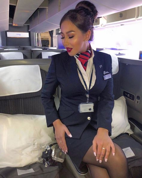 Cabin Crew Beauties (@cabin_crew_beauties) a ajouté une photo sur son compte Instagram : « @hannahxella_ ✈️ * * * * * * #repost #cabincrew #falife #flightattendant #stewardess #airhostess… » Flight Stewardess, British Airways Cabin Crew, Beauty Cabin, Become A Pilot, Air Stewardess, Aviation Education, Boring Job, Work Setup, Fashionable Hostess