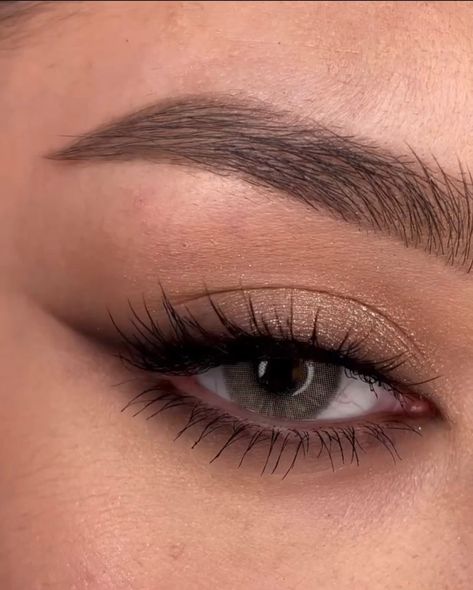 Matric Dance Makeup Looks, Mocha Eye Makeup, Matric Dance Makeup Ideas, Night Makeup Looks Simple, Makeup For Big Brown Eyes, Arabian Makeup Look Natural, Hot Makeup Looks Brown Eyes, Matric Dance Makeup, Brown Eyeliner Looks