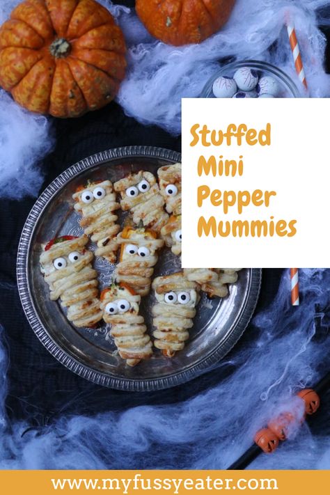 Turn mini peppers into Halloween mummies stuffed with a cheese filling and wrapped in puff pastry. Head over to www.myfussyeater.com for lots more spooky Halloween recipes. Mini Pepper Appetizers, Pepper Appetizers, Spooky Halloween Recipes, Appetizers Halloween, Cream Cheese Puff Pastry, Edible Eyes, Kitchen Foil, Spooky Halloween Food, Mini Peppers