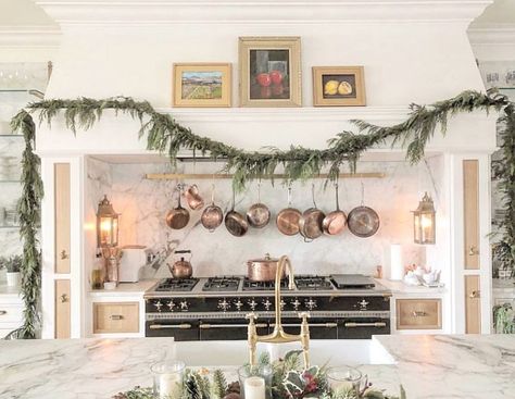 Anastasia Livcha-Gourley on Instagram: “Clearly kitchens have been on my mind a lot this week... this one by @the_fox_group_ is in my opinion what perfection looks like 👌” The Fox Group, Fox Group, Utah Style, Fresh Garlands, Glam Pad, Cozy Kitchen, Hanging Pots, Classic Interior, The Fox