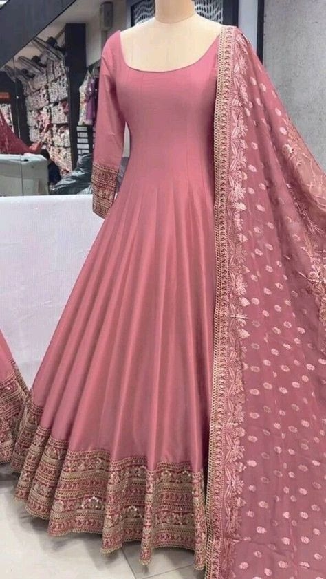 Fashion Indian Outfits, Simple Dress Casual, Indian Wedding Gowns, Party Wear Dress, Wedding Party Wear, Partywear Dresses, Anarkali Dress Pattern, Fashion Indian, Dress Salwar Kameez