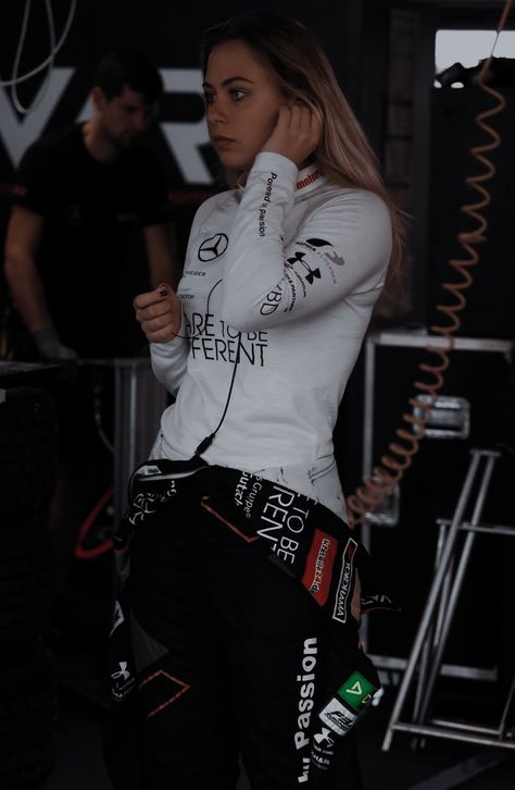 Mechanic Clothes Female, Female Racer Aesthetic, Mechanic Outfit, Racing Photoshoot, Sophia Flörsch, Formula 1 Girls, Mercedes Girl, Mechanic Clothes, Female Race Car Driver