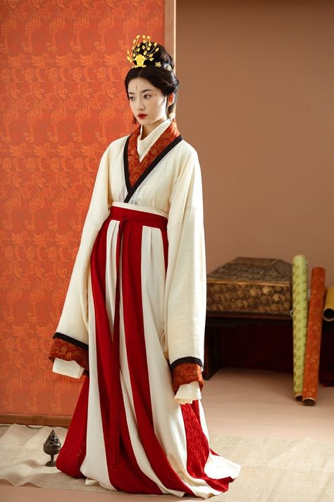 Han Dynasty Clothing, Chinese Historical Fashion, Traditional Vietnamese Clothing, Dark Continent, East Asian Fashion, Chinese Outfits, Bratz Aesthetic, Traditional Chinese Hanfu, Jin Dynasty