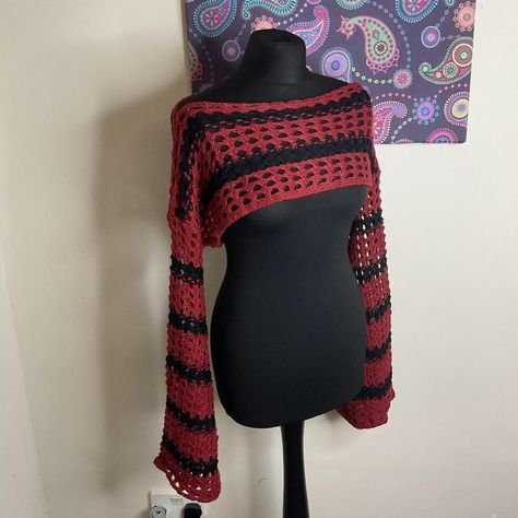 Crochet Red And Black Sweater, Gothic Crochet Clothes, Crochet Clothes Goth, Crochet Grunge Top, Gothic Crochet Ideas, Emo Crochet Ideas, Alt Crochet Patterns, Crochet Goth Clothes, Crochet Alternative Clothing