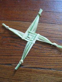 wee little miracles: How to Make a Palm St. Brigid's Cross Brigids Cross, Brigid Cross, Palm Weaving, St Brigid Cross, Palm Cross, Brigid's Cross, Palm Sunday Crafts, Flax Weaving, St Brigid