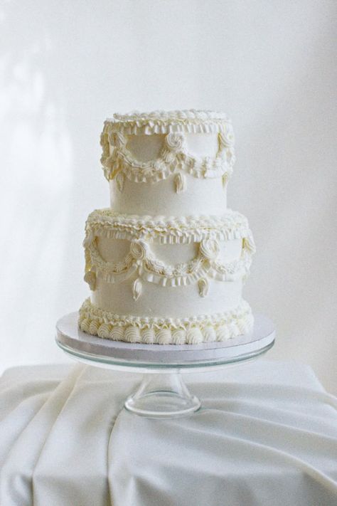 Elegant two-tier white wedding cake with vintage-inspired piping details. A timeless dessert design. Traditional White Wedding Cake, Small Vintage Wedding Cake, Jeni's Ice Cream, Dessert Design, Vintage Wedding Cake, Cake Style, Pretty Desserts, Photography Career, Massachusetts Wedding