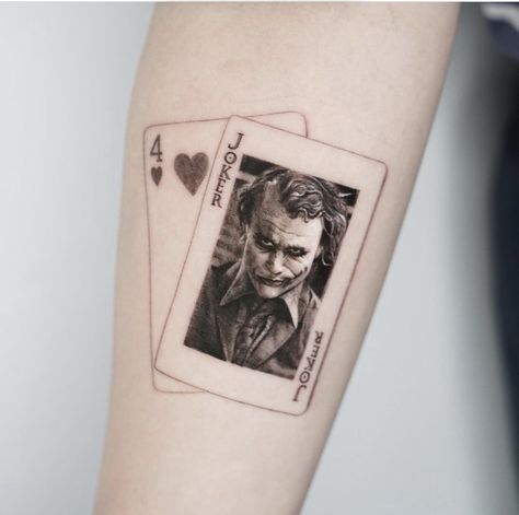 Heath Ledger Tattoo, Joker Card Tattoo, Arm Tattoos Drawing, Best Leg Tattoos, Hyper Realistic Tattoo, Tattoo Background, Back Of Neck Tattoo, Joker Tattoo, Skeleton Hand Tattoo