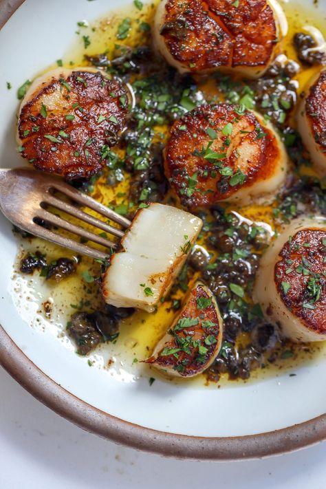 Scallops Meunière - Food My Muse French Scallops Recipe, Lamb And Scallops, Gourmet Easy Recipes, King Oyster Scallops, Greek Scallops, French Seafood Recipes, Fancy Shrimp Recipes, Gourmet Scallops, French Scallops