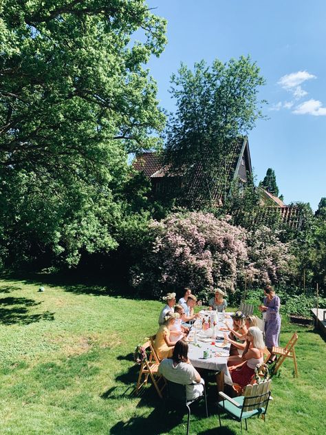 Countryside Family Aesthetic, Family Countryside, Quality Time Family, Italian Countryside Aesthetic, Familia Aesthetic, Swedish Midsummer, Cottagecore Life, Spend Time With Family, Family Traveling