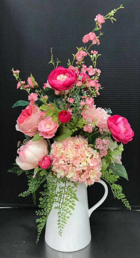 Spring Flower Arrangements Centerpieces, Spring Flower Arrangements, Spring Floral Arrangements, Flower Arrangements Diy, Silk Flower Arrangements, Beautiful Flower Arrangements, Deco Floral, Arte Floral, Flower Centerpieces