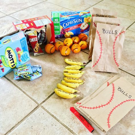 T Ball Team Snacks, Softball Game Day Snacks Team Mom, Softball Game Day Snacks, Tball Snack Ideas Goodie Bags, Snacks For After Baseball Game, Softball Game Snacks Team Mom, Best Snacks For Baseball Games, T Ball Snack Bags, Cute Baseball Snacks