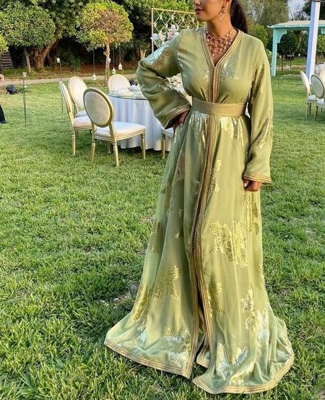 Arab Dresses, Morrocan Fashion, Moroccan Bride, Algerian Clothing, Nikah Dress, Moroccan Clothing, Kaftan Designs, Moroccan Kaftan, Moroccan Fashion