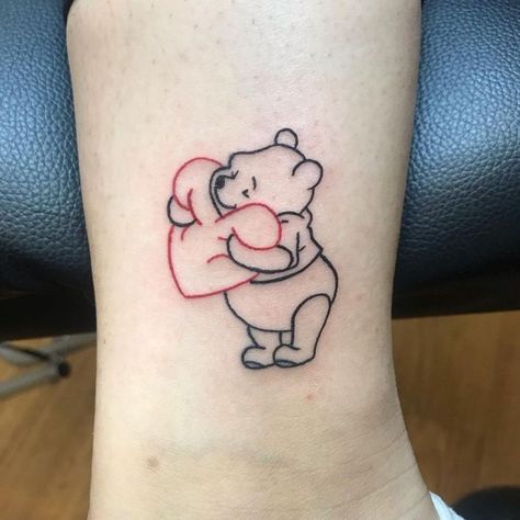 Winnie The Pooh Tattoo Ideas Mom, Stitch Outline Disney, Winnie The Pooh Flash Tattoo, Pooh Tattoo Small, Winnie The Pooh Tattoo Matching, Disney Small Tattoo, Small Winnie The Pooh Tattoo, Cute Disney Tattoos Small, Winnie Tattoo