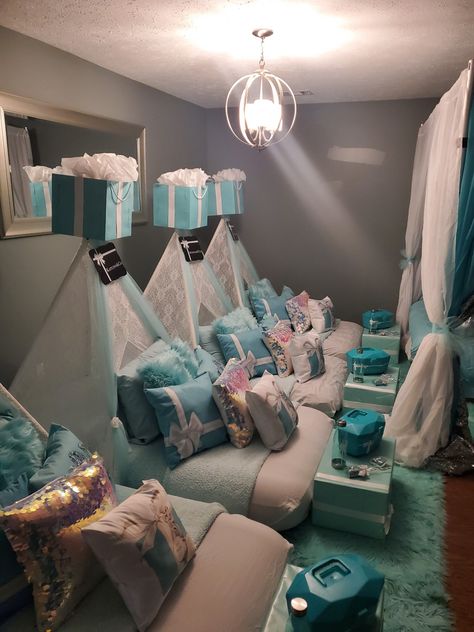 Blue Sleepover Party, Big Tents For Sleepovers, Tepee Sleepover Ideas, Tp Tents Sleepover, Purple Teepee Sleepover Party, Slumber Party Decorations, 12th Birthday Party Ideas, Girls Sleepover Party, 14th Birthday Party Ideas