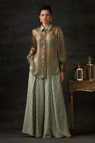 Buy Black Linen Color Blocked Lapel Collar Jacket And Trouser Set For Women by Mini Sondhi Online at Aza Fashions. Blouse Full Sleeves Design, Full Sleeves Design, Lehenga Saree Design, Organza Embroidery, Printed Flare Pants, Organza Blouse, Pakistani Fashion Casual, Coord Set, Festive Collection