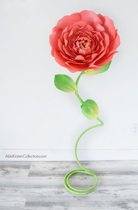 How to make curvy giant paper flower stems with copper tubing. Use this step by step tutorial to craft a reusable stem for any large paper flower. Large Paper Flowers Diy, Giant Paper Flowers Diy, Giant Paper Flowers Template, Giant Paper Roses, Paper Flower Patterns, Tissue Flowers, Paper Peonies, Flower Wall Backdrop, Large Paper Flowers