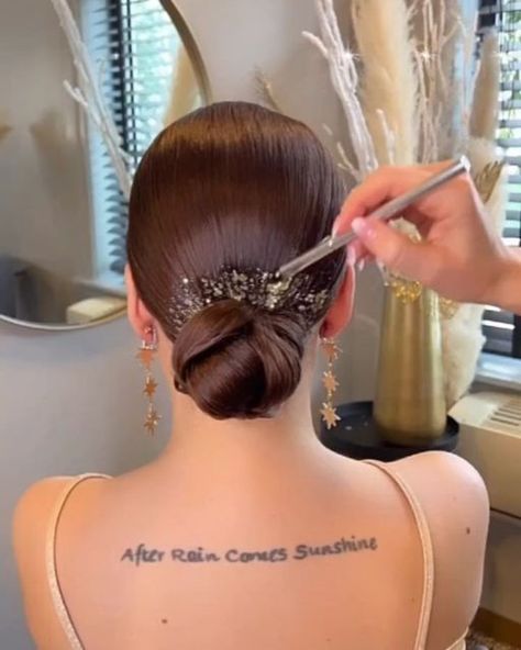 Best Hair Stylist, Engagement Hairstyles, Short Hair Bun, Easy Hair Updos, Hair Tutorials Easy, Dress Hairstyles, Glitter Hair, Like Comment Share, Hair Maintenance